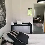 Eco Countryside House By The River & Hottub *