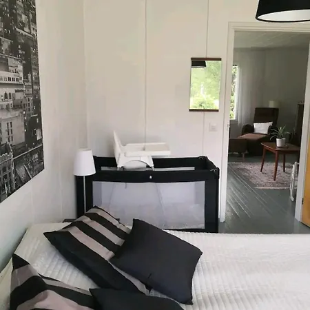 Eco Countryside House By The River & Hottub *
