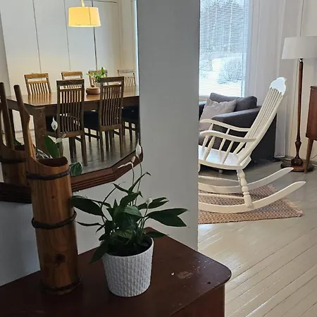 Eco Countryside House By The River & Hottub *